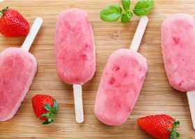 طريقة عمل ايس كريم باللبن الرايب والفراولة