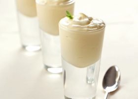 طريقة عمل مهلبية الشوكولاتة البيضاء بعطر اللافندر