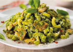 طريقة عمل مكرونة بالسبانخ و الشاي الاخضر مع كريمة جوز الهند