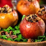 طريقة عمل التفاح المخبوز بالقرفة للرجيم