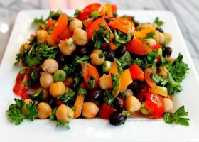 طريقة عمل سلطة الحمص مع الخضار