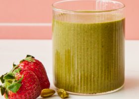 طريقة عمل الأفوكادو والسبانخ وعصير الفراولة