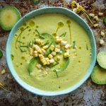 طريقة عمل شوربة الافوكادو الباردة مع صوص الفلفل الأحمر المدخن