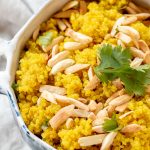طريقة عمل أرز الكينوا بالكركم والعدس الأصفر مع شرائح التين