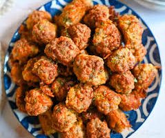 طريقة عمل كرات النقانق بالجبنة الكريمية