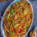 طريقة عمل شوربة الاندومي بالخضار