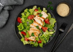 طريقة عمل سلطة الديك الرومي بالمانجو