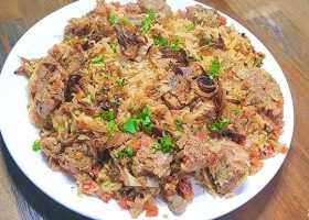 طريقة عمل بخاري لحم باللبن الزبادي والنعناع