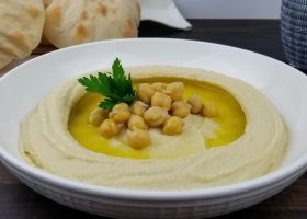 طريقة عمل سلطة الحمص الكريمية