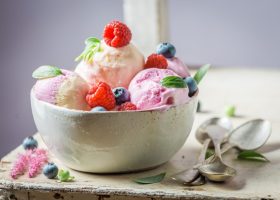 طريقة عمل ايس كريم فانيليا بالكرز