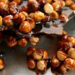طريقة عمل حلوى البندق المكرمل بصوص القهوة العربية