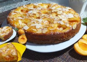 طريقة عمل كيك المشمش باللوز الشهية