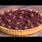طريقة عمل التارت بالشوكولاتة الداكنة والتوت