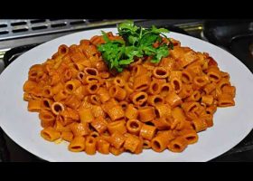 طريقة عمل المكرونة المحمرة