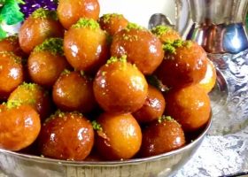 طريقة عمل لقيمات بالحليب البودر