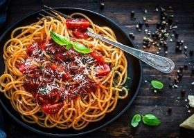 طريقة عمل الباستا الخالية من الجلوتين بالصلصة الحمراء