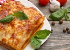 طريقة عمل فطيرة الجلاش بالثوم واللحمة المفرومة