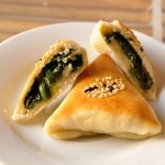 طريقة عمل فطائر السبانخ بالزيتون