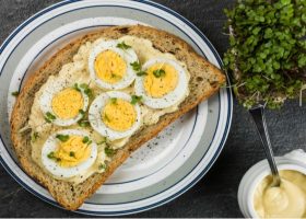 طريقة عمل بيض برشت للفطور