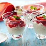 طريقة عمل أرز الفراولة مع الفلفل الوردي وصوص الفانيليا