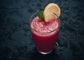 طريقة عمل سموثى الطماطم المجففة بالعسل واللوز