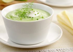 طريقة عمل شوربة الأفوكادو الساخنة بالجوز