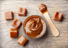 طريقة عمل كراميل مالح بنكهة الحبهان والقهوة التركية