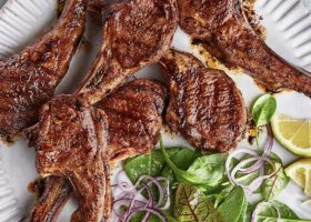 طريقة عمل ريش اللحم المتبلة بالفرن