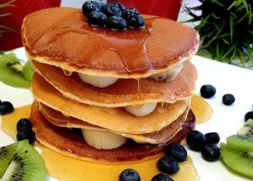 طريقة عمل بان كيك الشوفان بحشوة الكيوي والعسل