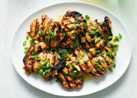 طريقة عمل دجاج مشوي بصلصة الليمون الأسود والزنجبيل