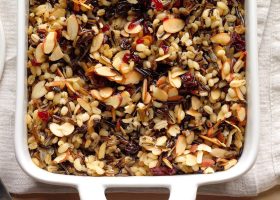 طريقة عمل أرز اللافندر والتوت البري المجفف