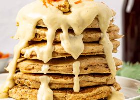 طريقة عمل فطائر الجزر بالقرفة وحشوة الجبنة الكريمية