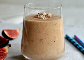 طريقة عمل سموثى التين المجفف بالقرفة والقرنفل المحمص