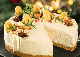 طريقة عمل تشيز كيك الزعفران مع قاعدة من خبز الزنجبيل