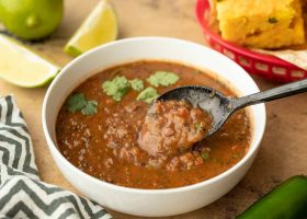 طريقة عمل شوربة الشوكولاته الداكنة والكمون المحمص