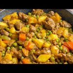 طريقة عمل يخنة اللحم مع الجزر والكوسا