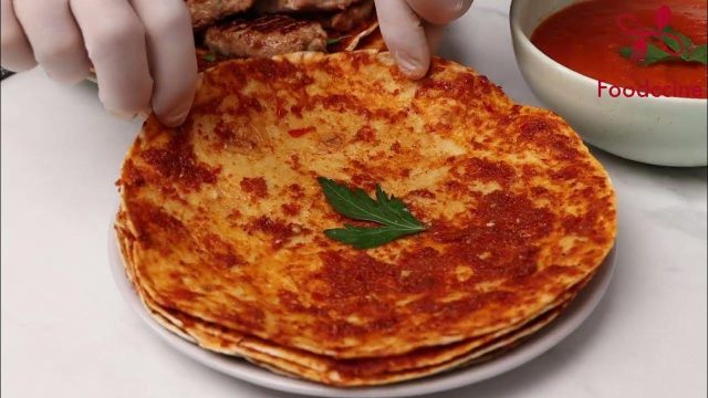 طريقة عمل خبز الحمص بصوص الطماطم المشوي