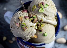 طريقة عمل ايس كريم الحليب  المحمص بالقرفة والفستق