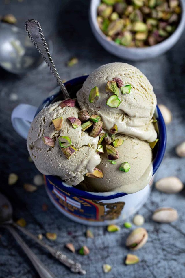 طريقة عمل ايس كريم الحليب المحمص بالقرفة والفستق