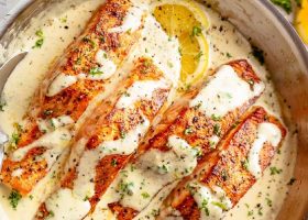 طريقة عمل طاجن السلمون بحليب جوز الهند والليمون الاخضر