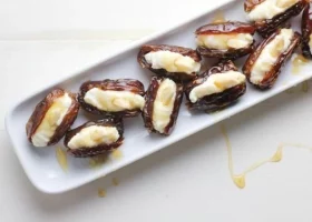 طريقة عمل كبة التمر المحشية بالجبن