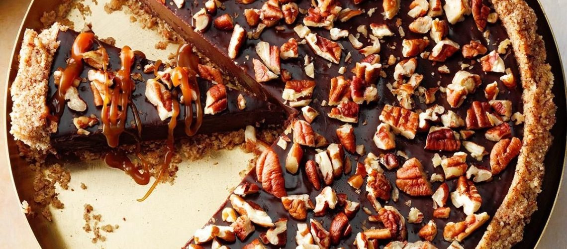طريقة عمل فطيرة الشوكولاته الداكنة بزيت الزيتون والفلفل الأسود
