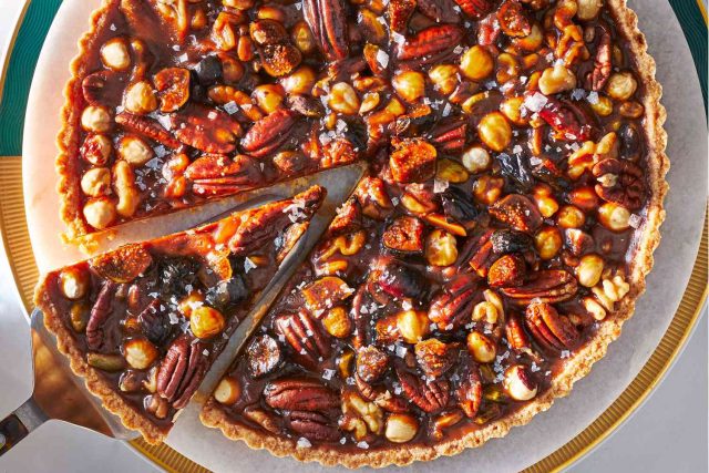 طريقة عمل تارت العسل الأسود بالمكسرات والزعتر البرى