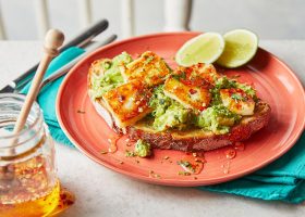 طريقة عمل فطيرة الأفوكادو بالقرفة والعسل الأسود