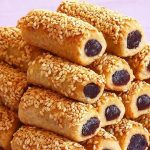 طريقة عمل اصابع البلح المقرمشة بصوص القهوة والهيل