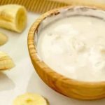 طريقة عمل الزبادي مع العسل والموز للسحور