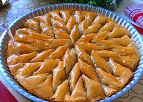 طريقة عمل الجلاش بالحليب والمكسرات