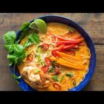 طريقة عمل شوربة الفراولة الحارة بالكاري وجوز الهند