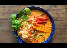 طريقة عمل شوربة الفراولة الحارة بالكاري وجوز الهند