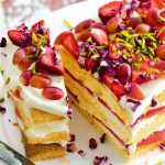 طريقة عمل كيك البطيخ المشوي بصوص الزعفران والفستق